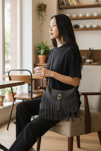 Borsa con frange in pelle scamosciata