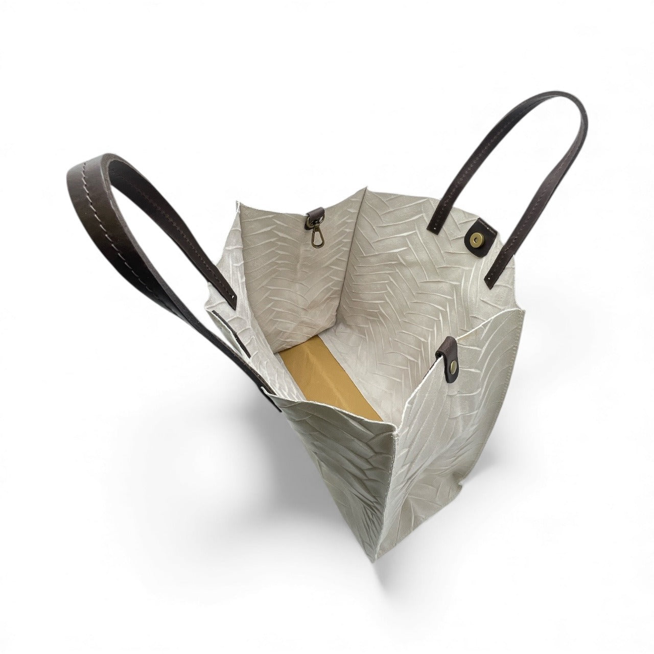 Borsa in pelle accessoriata